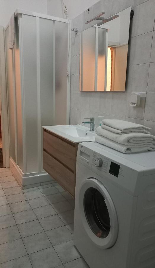 Ripa Grande Apartment แฟร์รารา ภายนอก รูปภาพ