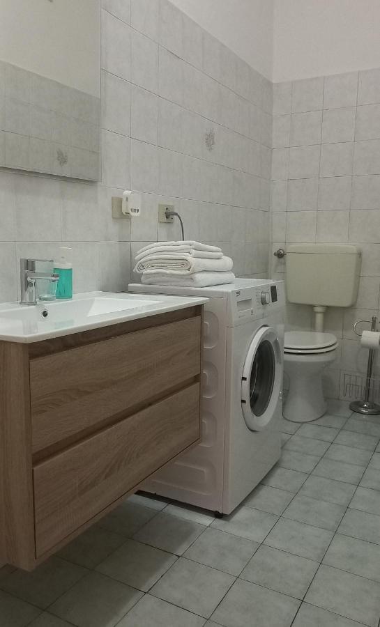 Ripa Grande Apartment แฟร์รารา ภายนอก รูปภาพ